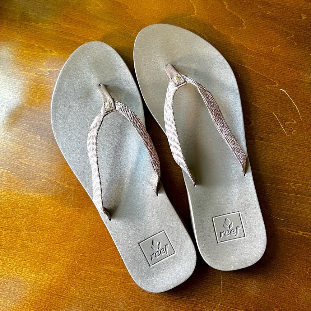 Reef cushion arch support thin woven textile women pink tan gold sandals size 6